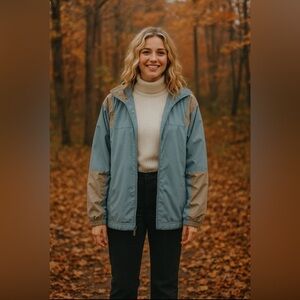 Bonfire  snowboard jacket w/ mesh lining, hood & pockets 🩵